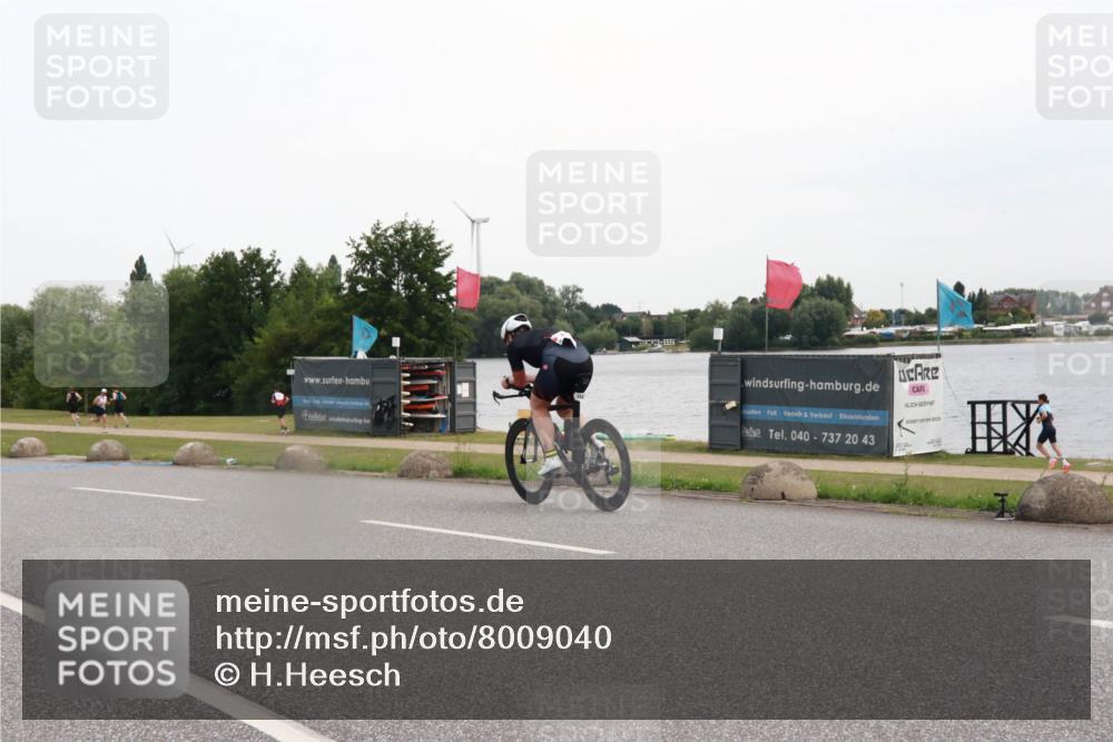 15.06.2025 - 27. Vierlanden-Triathlon H.Heesch http://msf.ph/oto/8009040 15.06.2025 10:52:06 Radfahren 81, 252, 382, 435, 623 meine-sportfotos.de
