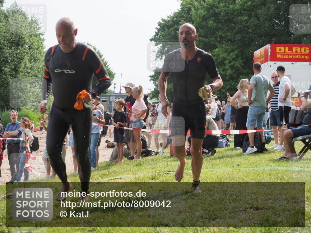 15.06.2025 - 27. Vierlanden-Triathlon KatJ http://msf.ph/oto/8009042 15.06.2025 10:07:21 Schwimmen 374, 383, 431, 459 meine-sportfotos.de
