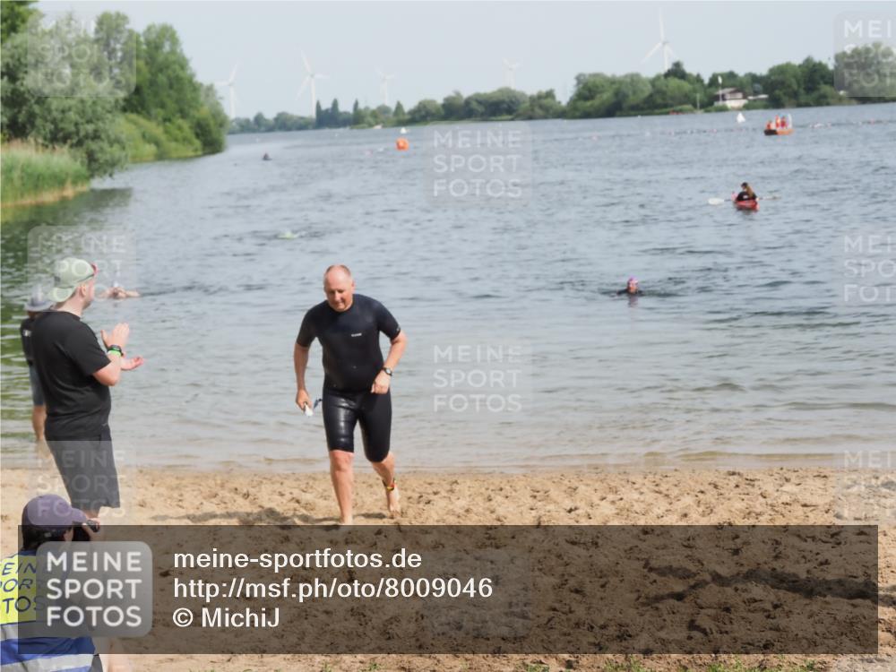 21.06.2025 - 27. Vierlanden-Triathlon MichiJ http://msf.ph/oto/8009046 15.06.2026 10:10:01 Schwimmen 466 meine-sportfotos.de