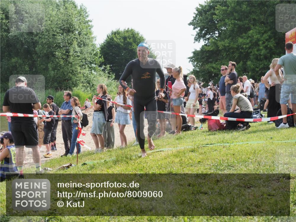 15.06.2025 - 27. Vierlanden-Triathlon KatJ http://msf.ph/oto/8009060 15.06.2025 10:07:23 Schwimmen 374, 383, 414, 431, 459 meine-sportfotos.de