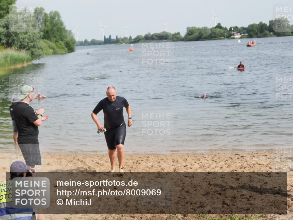 21.06.2025 - 27. Vierlanden-Triathlon MichiJ http://msf.ph/oto/8009069 15.06.2026 10:10:01 Schwimmen 466 meine-sportfotos.de