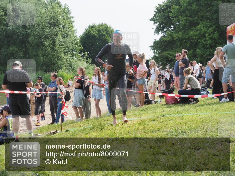 15.06.2025 - 27. Vierlanden-Triathlon KatJ http://msf.ph/oto/8009071 15.06.2025 10:07:23 Schwimmen 374, 383, 414, 431, 459 meine-sportfotos.de
