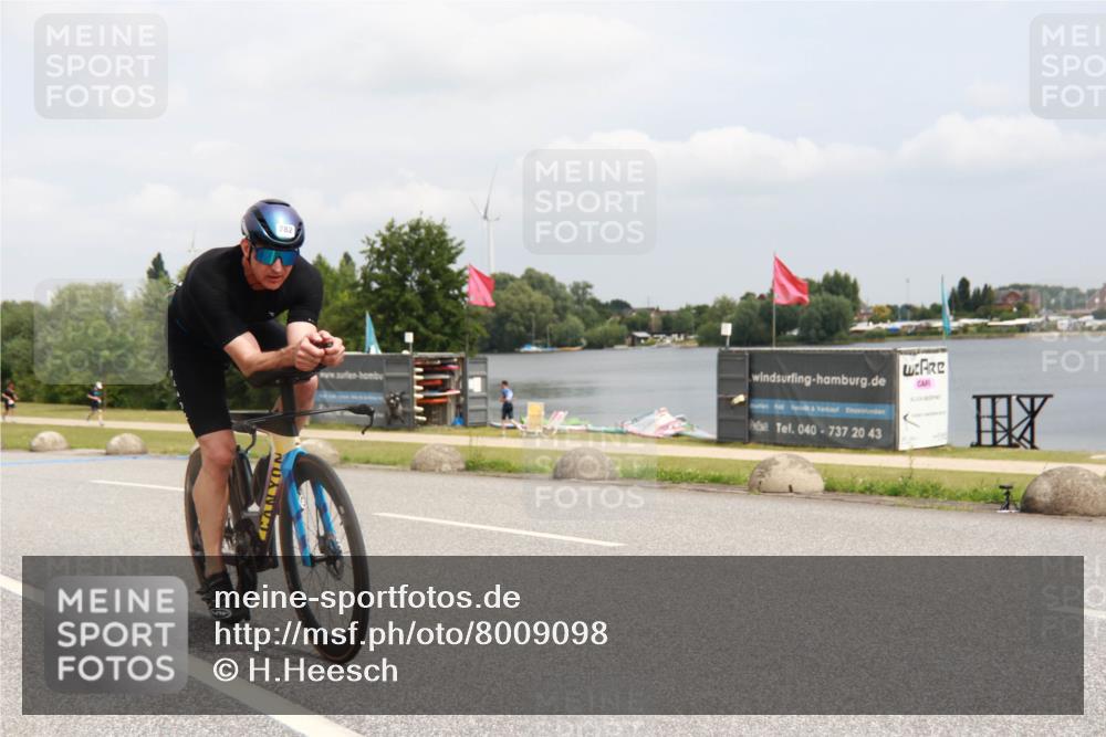 21.06.2025 - 27. Vierlanden-Triathlon H.Heesch http://msf.ph/oto/8009098 15.06.2025 12:19:58 Radfahren 782, 903 meine-sportfotos.de