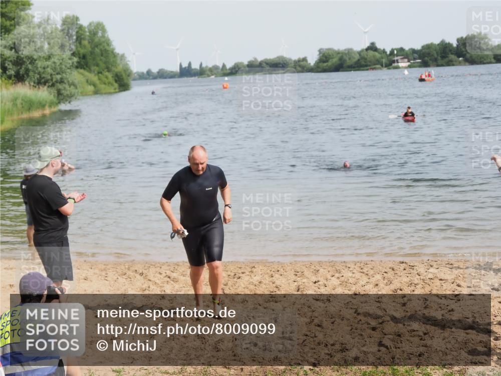 21.06.2025 - 27. Vierlanden-Triathlon MichiJ http://msf.ph/oto/8009099 15.06.2026 10:10:02 Schwimmen 466 meine-sportfotos.de