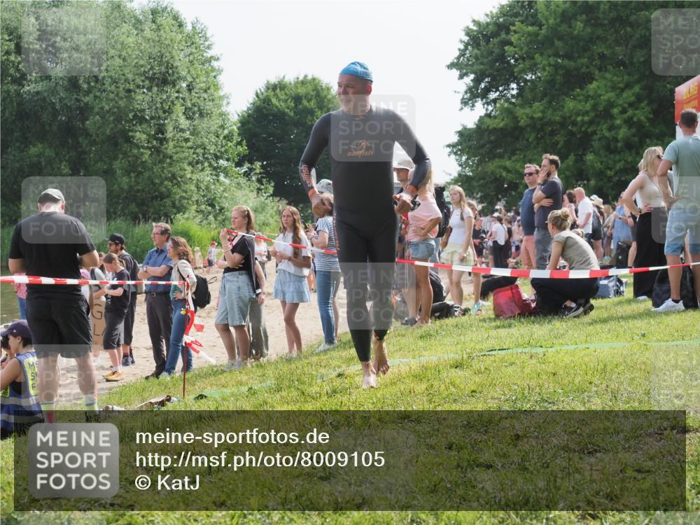 15.06.2025 - 27. Vierlanden-Triathlon KatJ http://msf.ph/oto/8009105 15.06.2025 10:07:24 Schwimmen 374, 383, 414, 431, 459 meine-sportfotos.de
