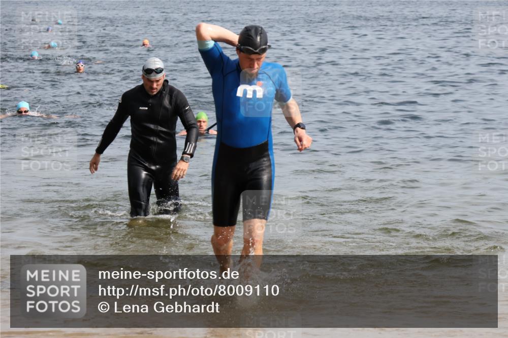 15.06.2025 - 27. Vierlanden-Triathlon Lena Gebhardt http://msf.ph/oto/8009110 15.06.2025 10:06:29 Schwimmen 394, 434, 440, 447 meine-sportfotos.de