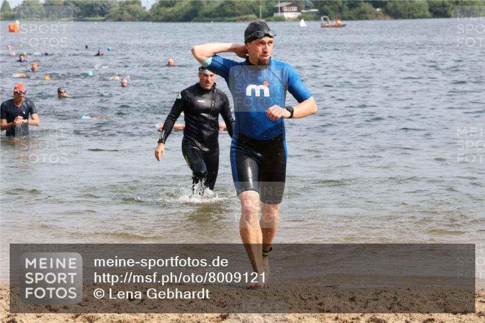 15.06.2025 - 27. Vierlanden-Triathlon Lena Gebhardt http://msf.ph/oto/8009121 15.06.2025 10:06:30 Schwimmen 394, 434, 440 meine-sportfotos.de