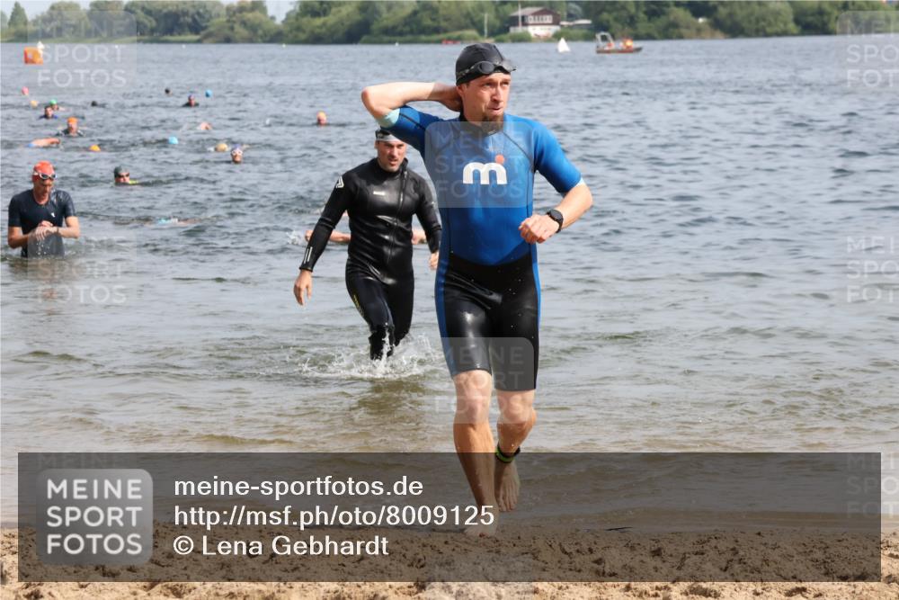 15.06.2025 - 27. Vierlanden-Triathlon Lena Gebhardt http://msf.ph/oto/8009125 15.06.2025 10:06:30 Schwimmen 394, 434, 440 meine-sportfotos.de