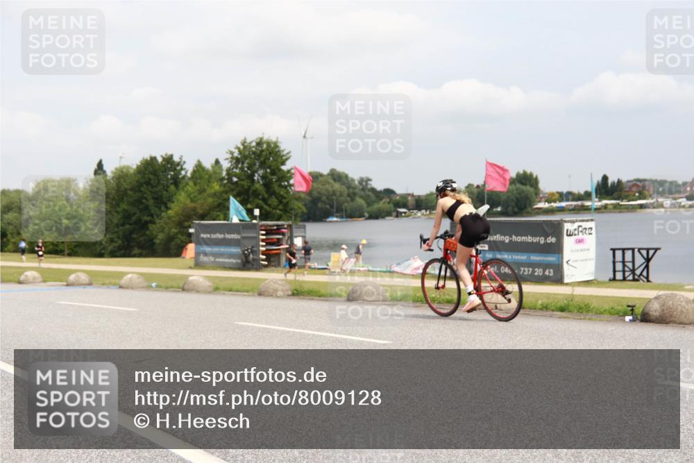 21.06.2025 - 27. Vierlanden-Triathlon H.Heesch http://msf.ph/oto/8009128 15.06.2025 12:20:11 Radfahren 709, 905, 922 meine-sportfotos.de