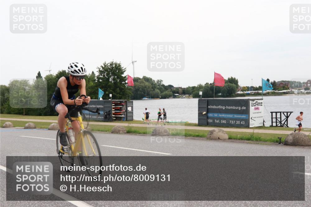15.06.2025 - 27. Vierlanden-Triathlon H.Heesch http://msf.ph/oto/8009131 15.06.2025 10:52:39 Radfahren 234, 564 meine-sportfotos.de