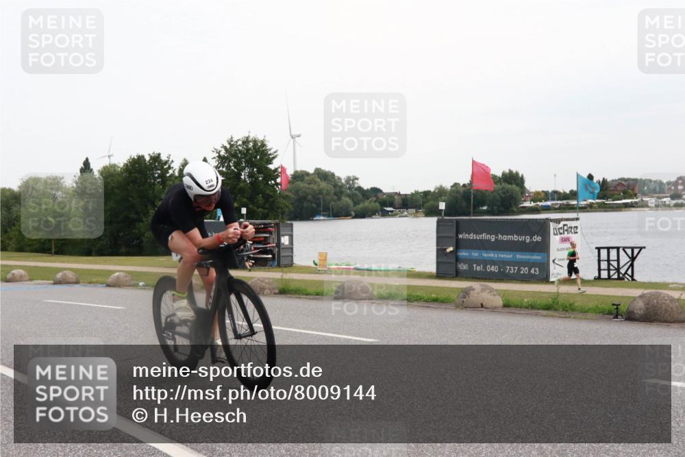 15.06.2025 - 27. Vierlanden-Triathlon H.Heesch http://msf.ph/oto/8009144 15.06.2025 10:52:41 Radfahren 234, 564 meine-sportfotos.de