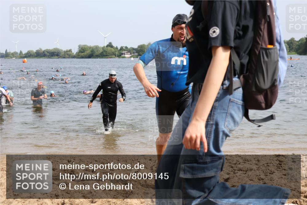 15.06.2025 - 27. Vierlanden-Triathlon Lena Gebhardt http://msf.ph/oto/8009145 15.06.2025 10:06:31 Schwimmen 394, 434, 440 meine-sportfotos.de