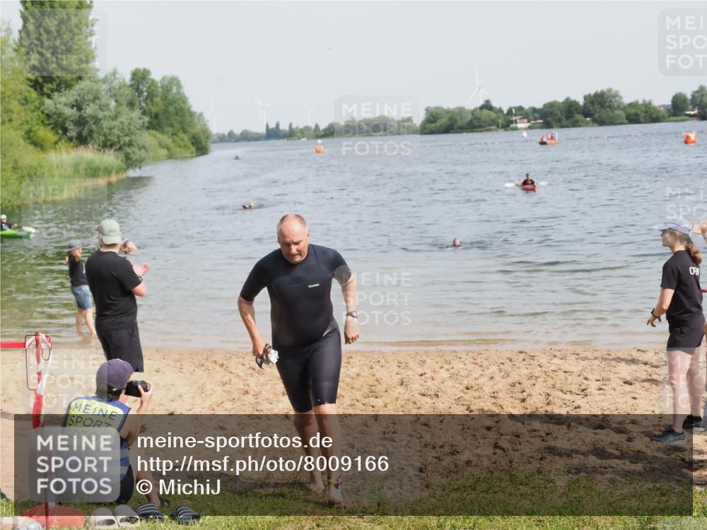 21.06.2025 - 27. Vierlanden-Triathlon MichiJ http://msf.ph/oto/8009166 15.06.2026 10:10:04 Schwimmen 466 meine-sportfotos.de