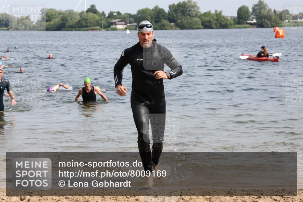 15.06.2025 - 27. Vierlanden-Triathlon Lena Gebhardt http://msf.ph/oto/8009169 15.06.2025 10:06:33 Schwimmen 394, 434, 440 meine-sportfotos.de