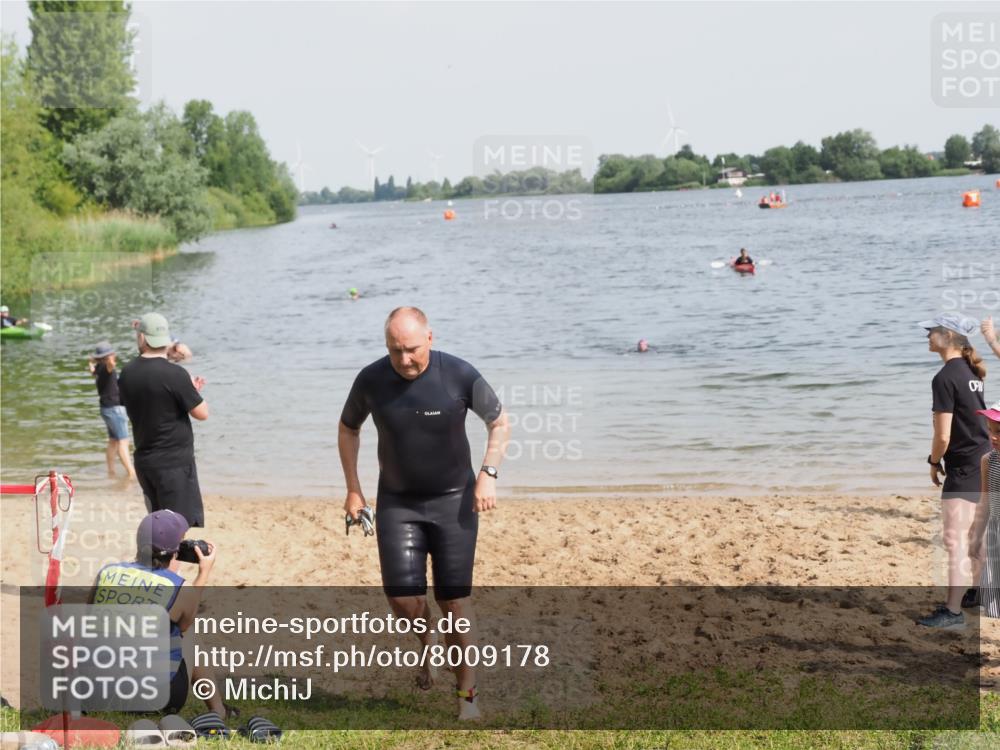 21.06.2025 - 27. Vierlanden-Triathlon MichiJ http://msf.ph/oto/8009178 15.06.2026 10:10:04 Schwimmen 466 meine-sportfotos.de
