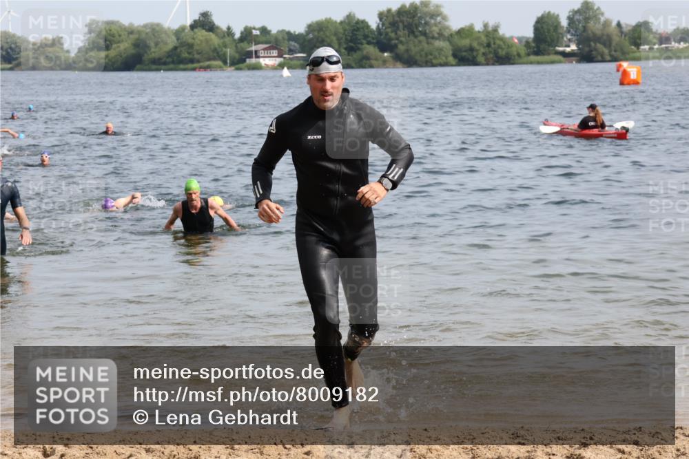 15.06.2025 - 27. Vierlanden-Triathlon Lena Gebhardt http://msf.ph/oto/8009182 15.06.2025 10:06:33 Schwimmen 394, 434, 440 meine-sportfotos.de