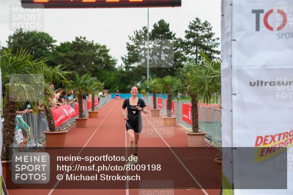 15.06.2025 - 7 Türme Triathlon Michael Strokosch http://msf.ph/oto/8009198 15.06.2025 14:53:04 Ziel 280, 588 meine-sportfotos.de