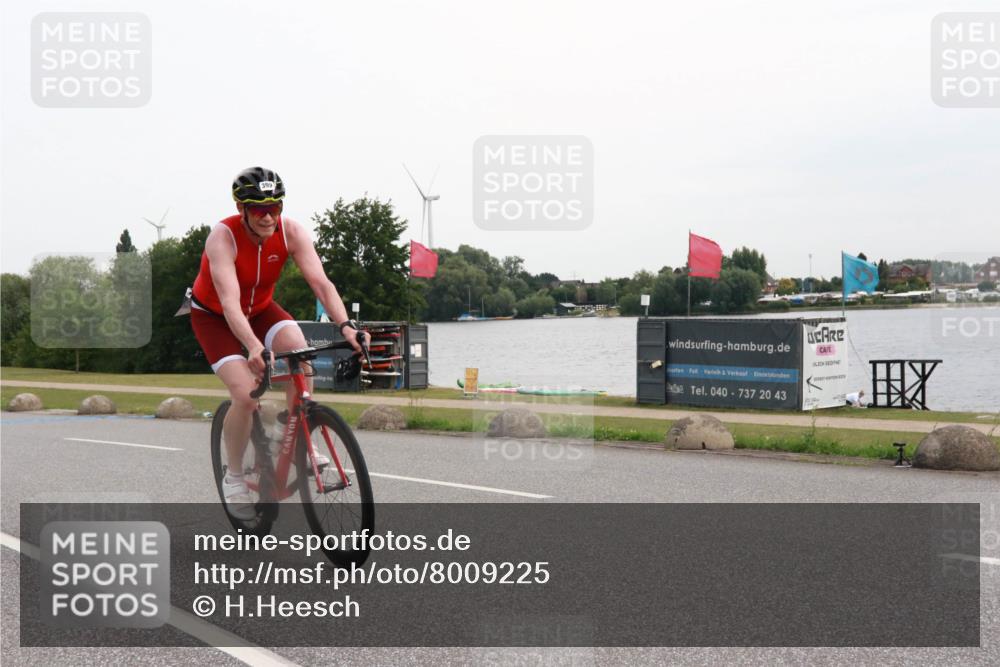 15.06.2025 - 27. Vierlanden-Triathlon H.Heesch http://msf.ph/oto/8009225 15.06.2025 10:53:06 Radfahren 399, 615 meine-sportfotos.de