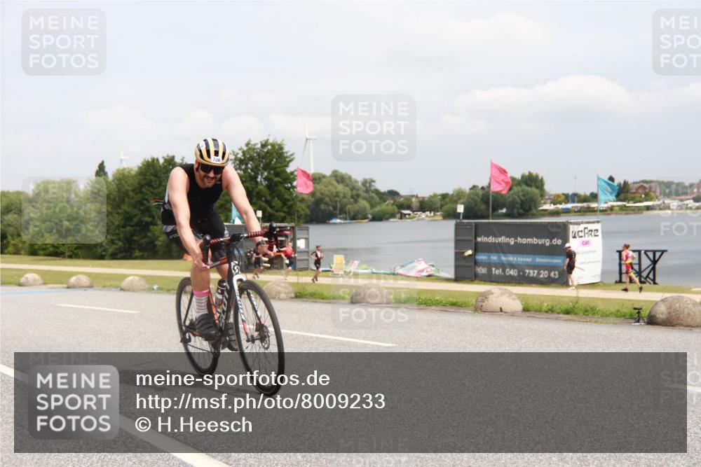 21.06.2025 - 27. Vierlanden-Triathlon H.Heesch http://msf.ph/oto/8009233 15.06.2025 12:22:26 Radfahren 706, 883 meine-sportfotos.de