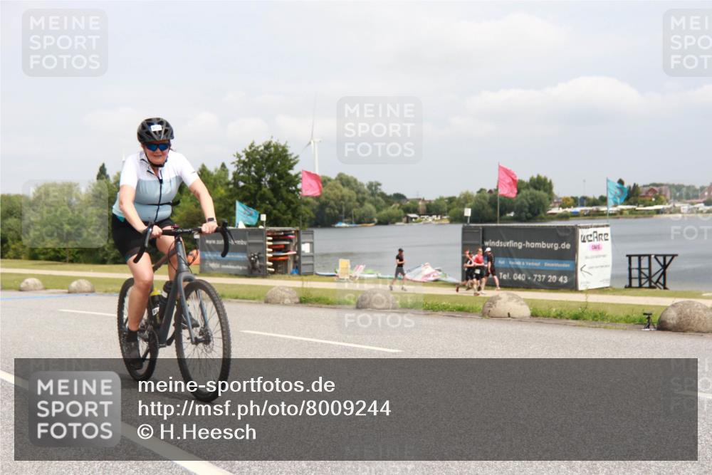 21.06.2025 - 27. Vierlanden-Triathlon H.Heesch http://msf.ph/oto/8009244 15.06.2025 12:22:28 Radfahren 706, 883 meine-sportfotos.de