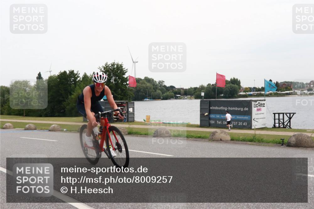 15.06.2025 - 27. Vierlanden-Triathlon H.Heesch http://msf.ph/oto/8009257 15.06.2025 10:53:11 Radfahren 247, 391, 399, 587 meine-sportfotos.de