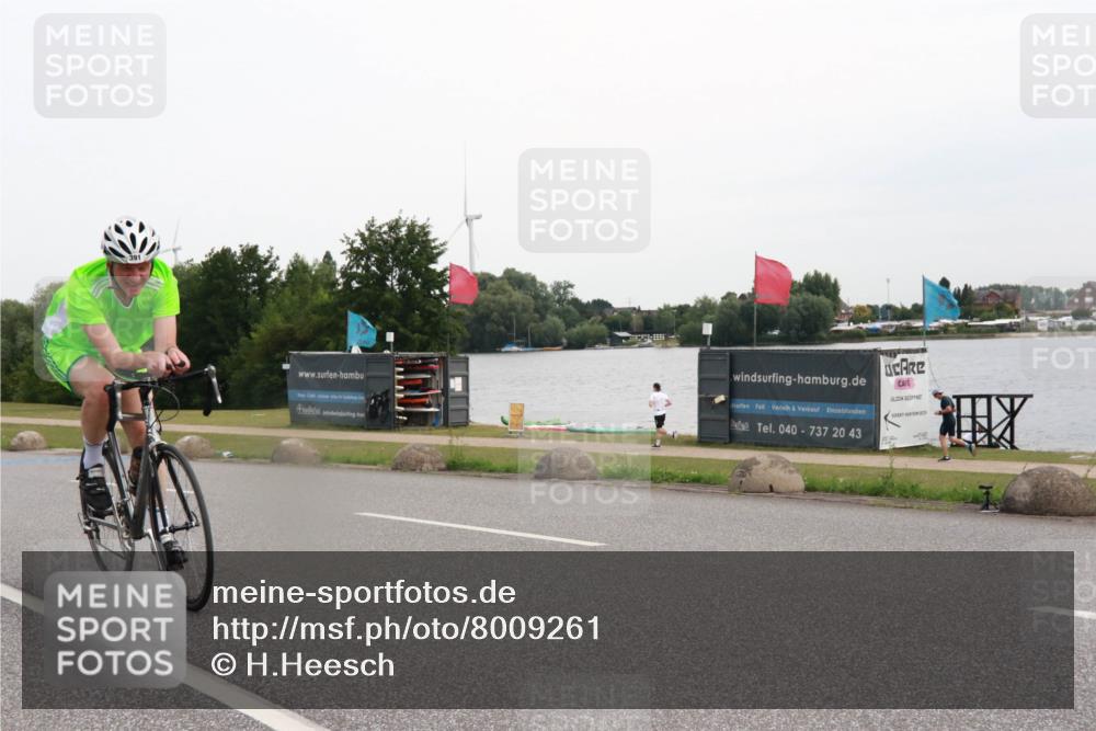 15.06.2025 - 27. Vierlanden-Triathlon H.Heesch http://msf.ph/oto/8009261 15.06.2025 10:53:13 Radfahren 247, 391, 587 meine-sportfotos.de