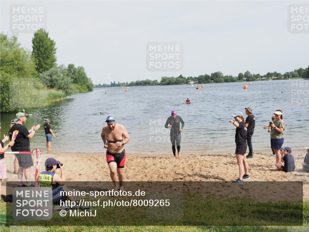 21.06.2025 - 27. Vierlanden-Triathlon MichiJ http://msf.ph/oto/8009265 15.06.2026 10:10:22 Schwimmen 417, 444 meine-sportfotos.de