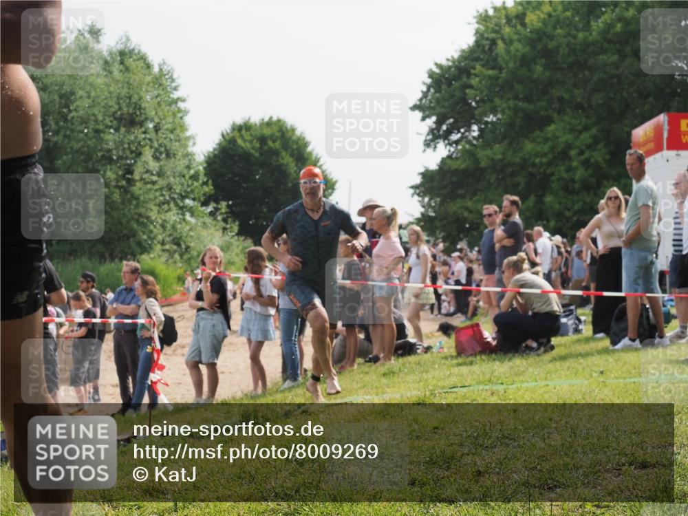 15.06.2025 - 27. Vierlanden-Triathlon KatJ http://msf.ph/oto/8009269 15.06.2025 10:07:29 Schwimmen 374, 383, 391, 414, 431 meine-sportfotos.de