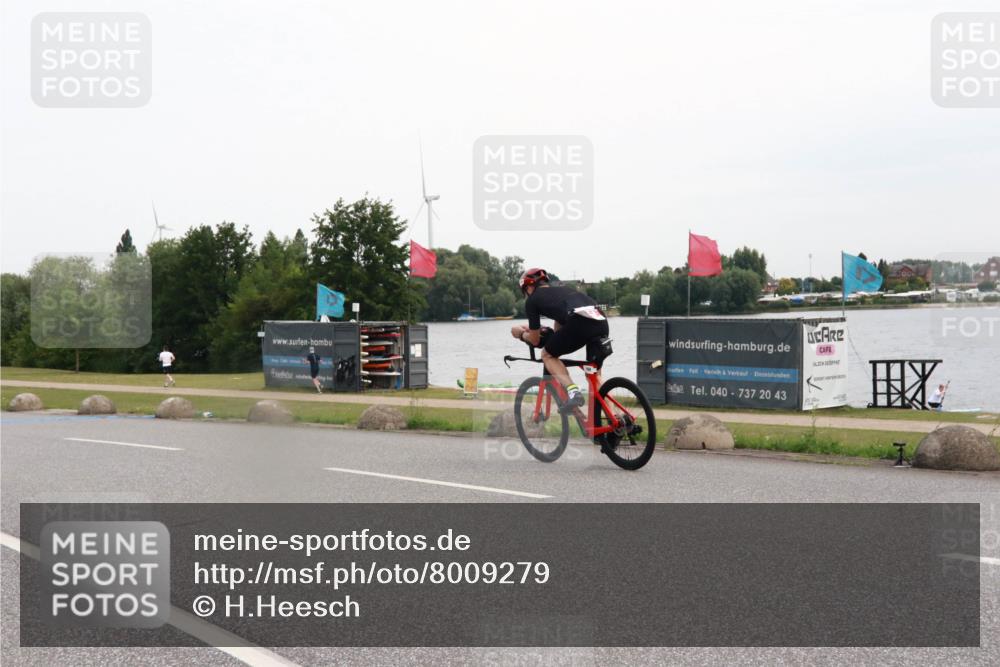 15.06.2025 - 27. Vierlanden-Triathlon H.Heesch http://msf.ph/oto/8009279 15.06.2025 10:53:20 Radfahren 609 meine-sportfotos.de