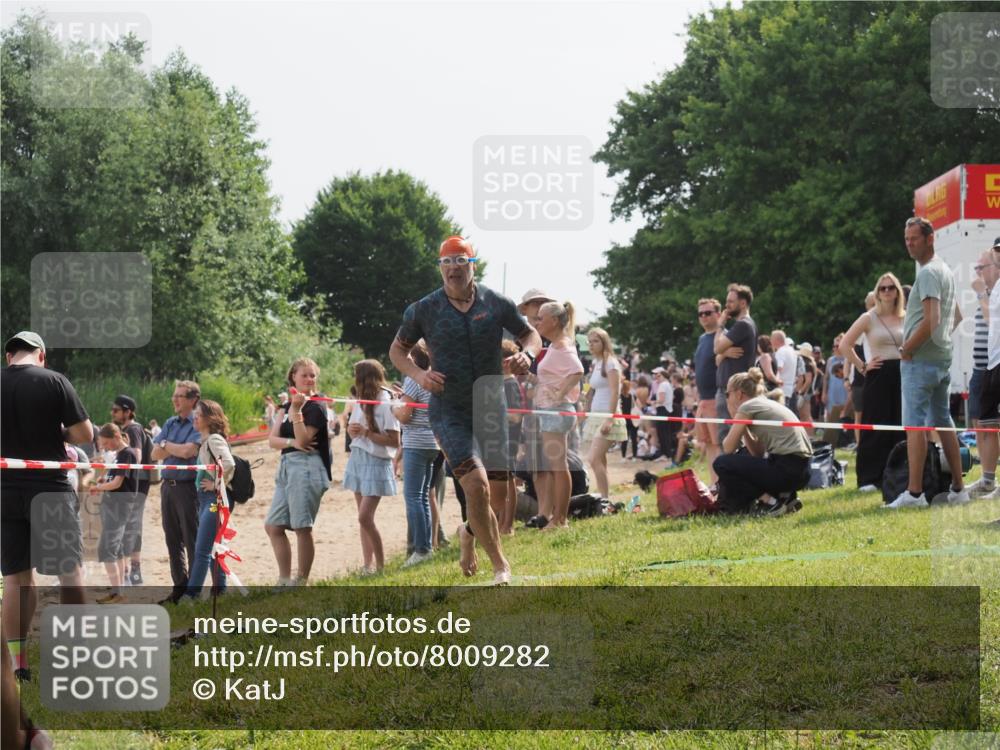 15.06.2025 - 27. Vierlanden-Triathlon KatJ http://msf.ph/oto/8009282 15.06.2025 10:07:29 Schwimmen 374, 383, 391, 414, 431 meine-sportfotos.de