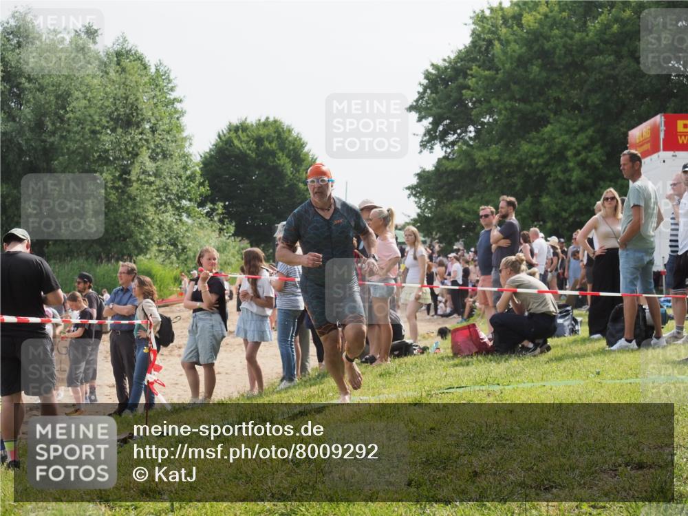 15.06.2025 - 27. Vierlanden-Triathlon KatJ http://msf.ph/oto/8009292 15.06.2025 10:07:29 Schwimmen 374, 383, 391, 414, 431 meine-sportfotos.de