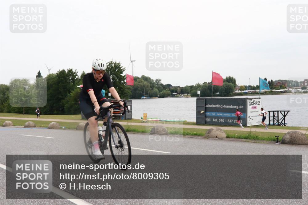 15.06.2025 - 27. Vierlanden-Triathlon H.Heesch http://msf.ph/oto/8009305 15.06.2025 10:53:39 Radfahren 70, 181, 201, 290 meine-sportfotos.de