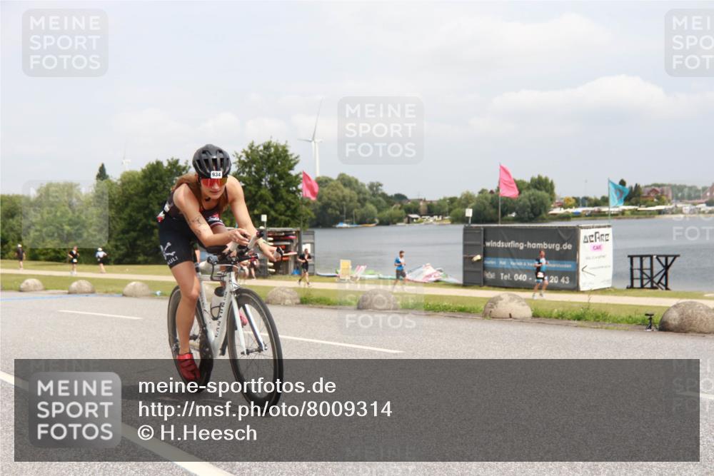 21.06.2025 - 27. Vierlanden-Triathlon H.Heesch http://msf.ph/oto/8009314 15.06.2025 12:22:55 Radfahren 894, 934 meine-sportfotos.de