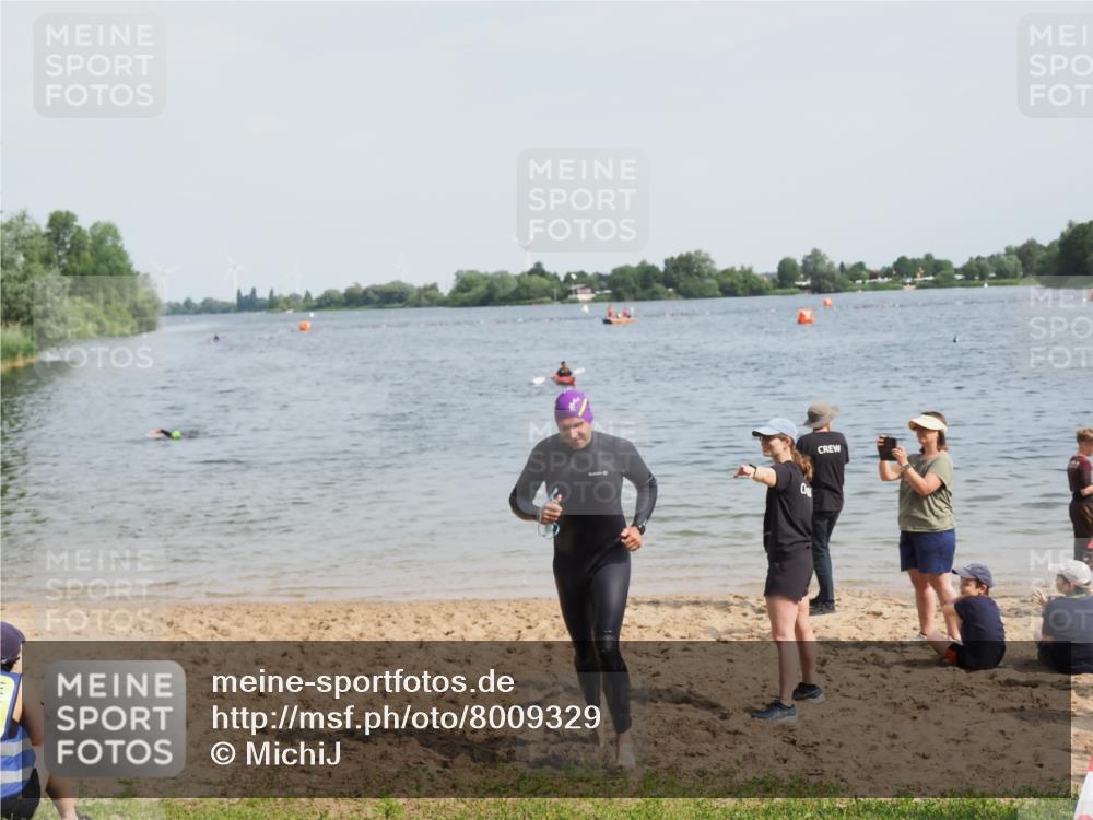 21.06.2025 - 27. Vierlanden-Triathlon MichiJ http://msf.ph/oto/8009329 15.06.2026 10:10:25 Schwimmen 417, 444 meine-sportfotos.de