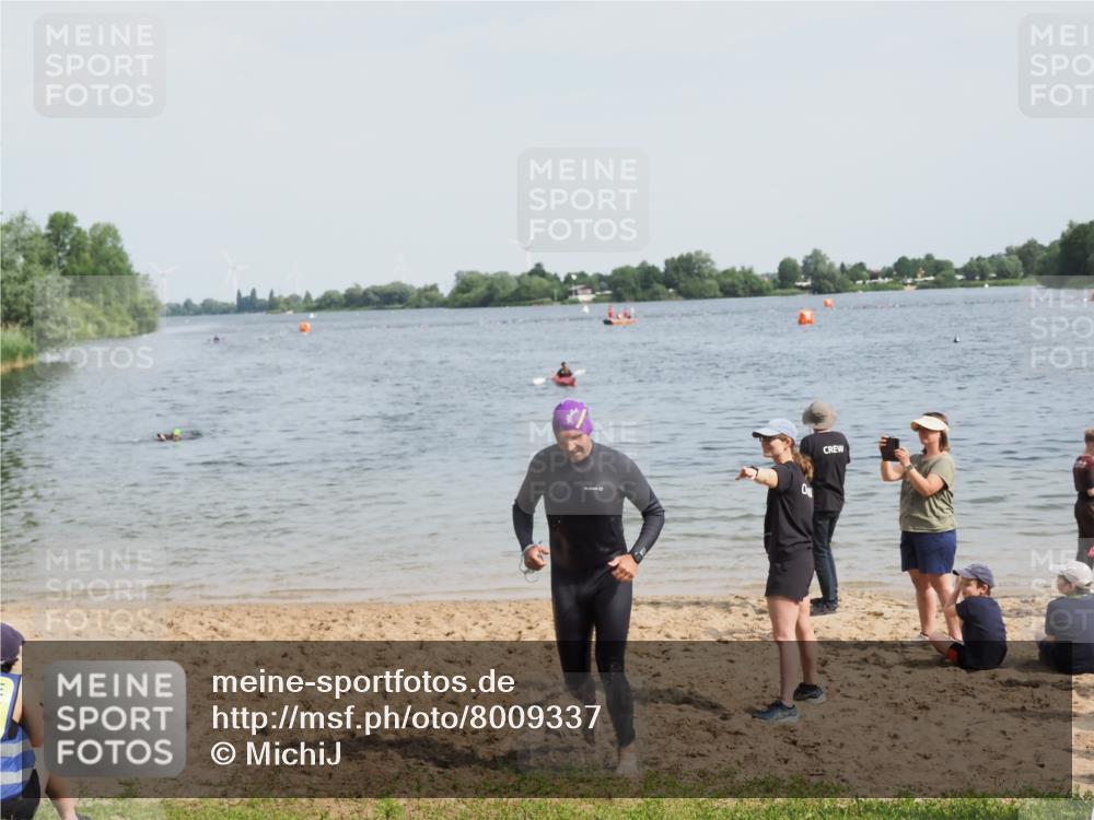 21.06.2025 - 27. Vierlanden-Triathlon MichiJ http://msf.ph/oto/8009337 15.06.2026 10:10:25 Schwimmen 417, 444 meine-sportfotos.de