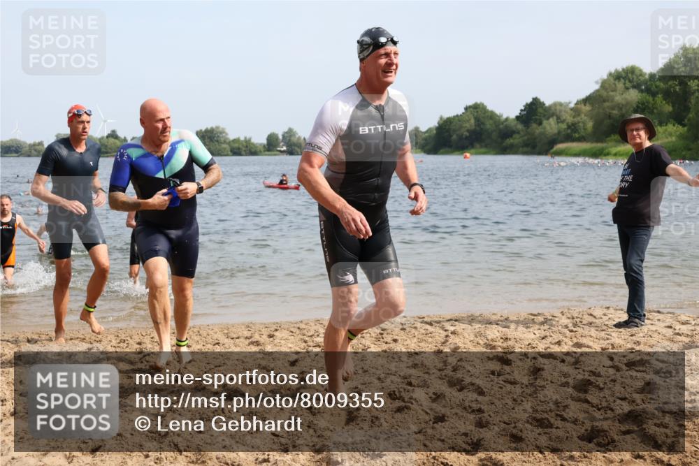15.06.2025 - 27. Vierlanden-Triathlon Lena Gebhardt http://msf.ph/oto/8009355 15.06.2025 10:06:43 Schwimmen 367, 386, 388, 396, 423, 440, 441, 457 meine-sportfotos.de