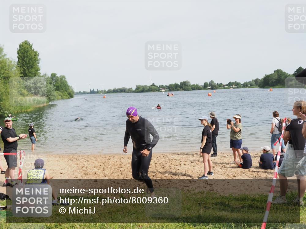 21.06.2025 - 27. Vierlanden-Triathlon MichiJ http://msf.ph/oto/8009360 15.06.2026 10:10:26 Schwimmen 417, 444 meine-sportfotos.de