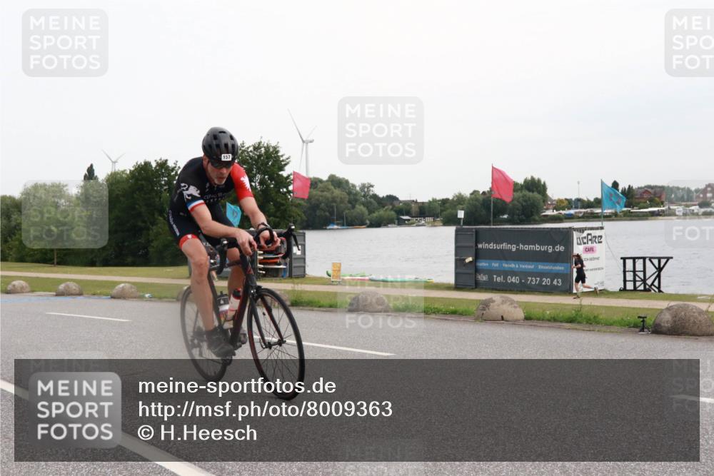 15.06.2025 - 27. Vierlanden-Triathlon H.Heesch http://msf.ph/oto/8009363 15.06.2025 10:54:02 Radfahren 157 meine-sportfotos.de