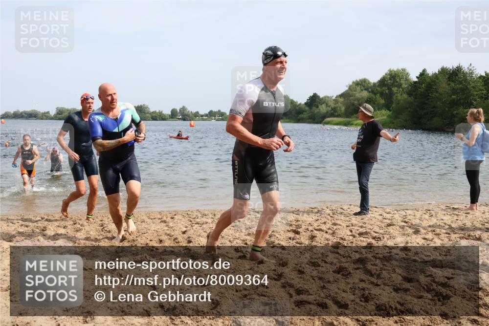 15.06.2025 - 27. Vierlanden-Triathlon Lena Gebhardt http://msf.ph/oto/8009364 15.06.2025 10:06:43 Schwimmen 367, 386, 388, 396, 423, 440, 441, 457 meine-sportfotos.de