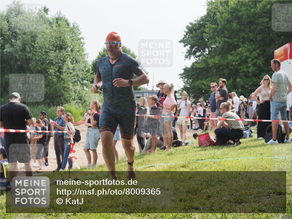 15.06.2025 - 27. Vierlanden-Triathlon KatJ http://msf.ph/oto/8009365 15.06.2025 10:07:30 Schwimmen 374, 391, 414, 431 meine-sportfotos.de