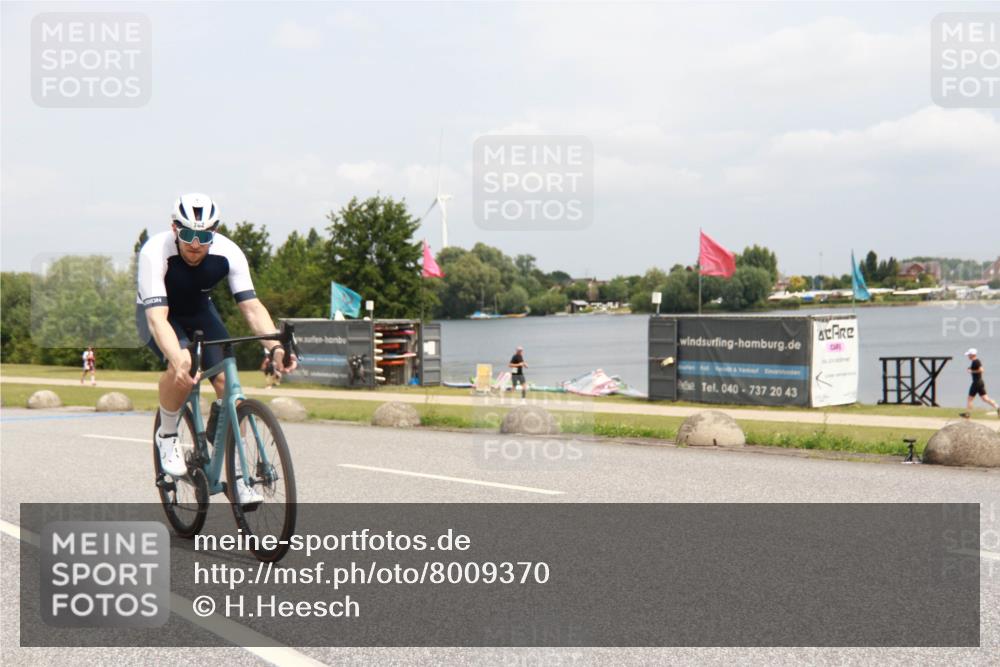 21.06.2025 - 27. Vierlanden-Triathlon H.Heesch http://msf.ph/oto/8009370 15.06.2025 12:24:00 Radfahren 681, 762 meine-sportfotos.de