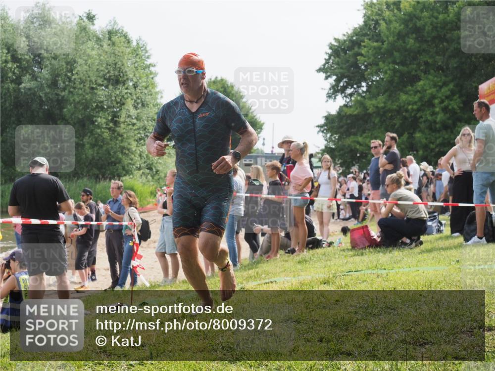 15.06.2025 - 27. Vierlanden-Triathlon KatJ http://msf.ph/oto/8009372 15.06.2025 10:07:31 Schwimmen 374, 379, 391, 414, 431 meine-sportfotos.de