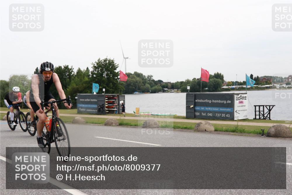 15.06.2025 - 27. Vierlanden-Triathlon H.Heesch http://msf.ph/oto/8009377 15.06.2025 10:54:06 Radfahren 85, 157, 362, 509, 622 meine-sportfotos.de