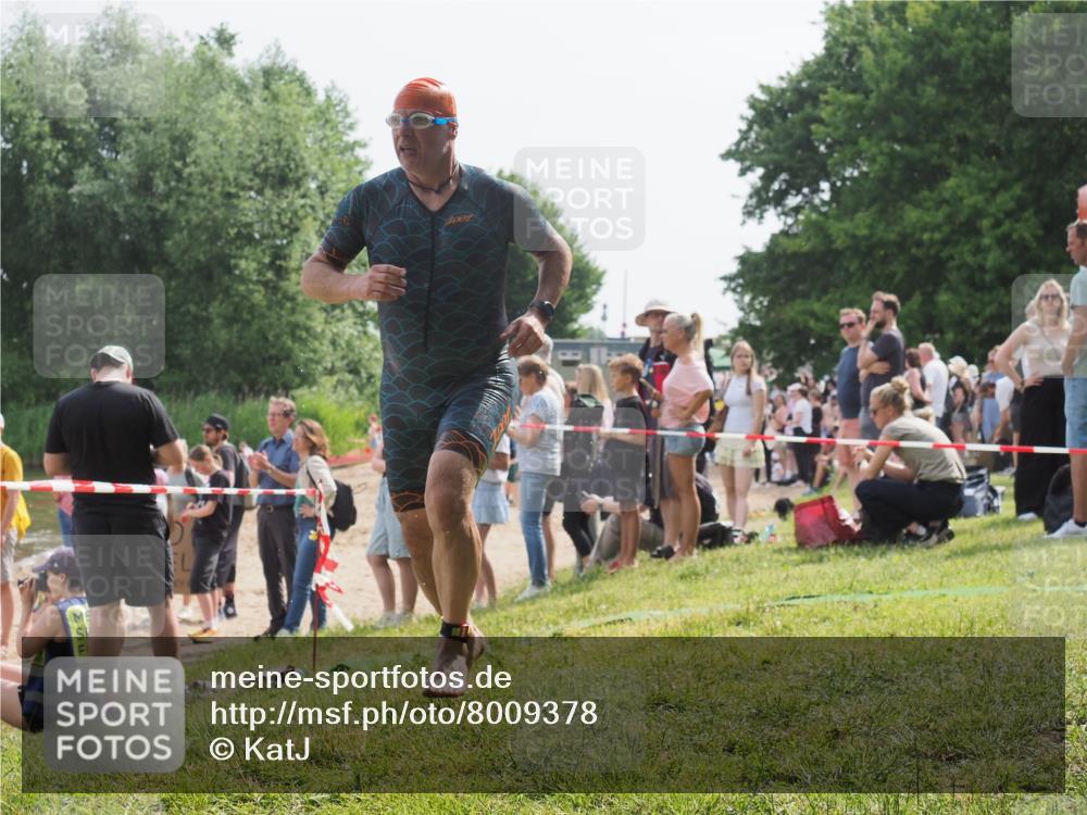15.06.2025 - 27. Vierlanden-Triathlon KatJ http://msf.ph/oto/8009378 15.06.2025 10:07:31 Schwimmen 374, 379, 391, 414, 431 meine-sportfotos.de