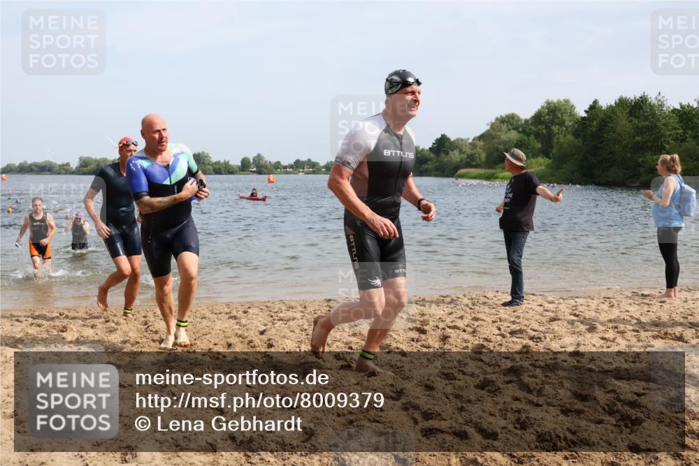 15.06.2025 - 27. Vierlanden-Triathlon Lena Gebhardt http://msf.ph/oto/8009379 15.06.2025 10:06:43 Schwimmen 367, 386, 388, 396, 423, 440, 441, 457 meine-sportfotos.de
