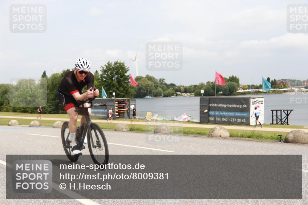 21.06.2025 - 27. Vierlanden-Triathlon H.Heesch http://msf.ph/oto/8009381 15.06.2025 12:24:06 Radfahren 658, 762, 871 meine-sportfotos.de