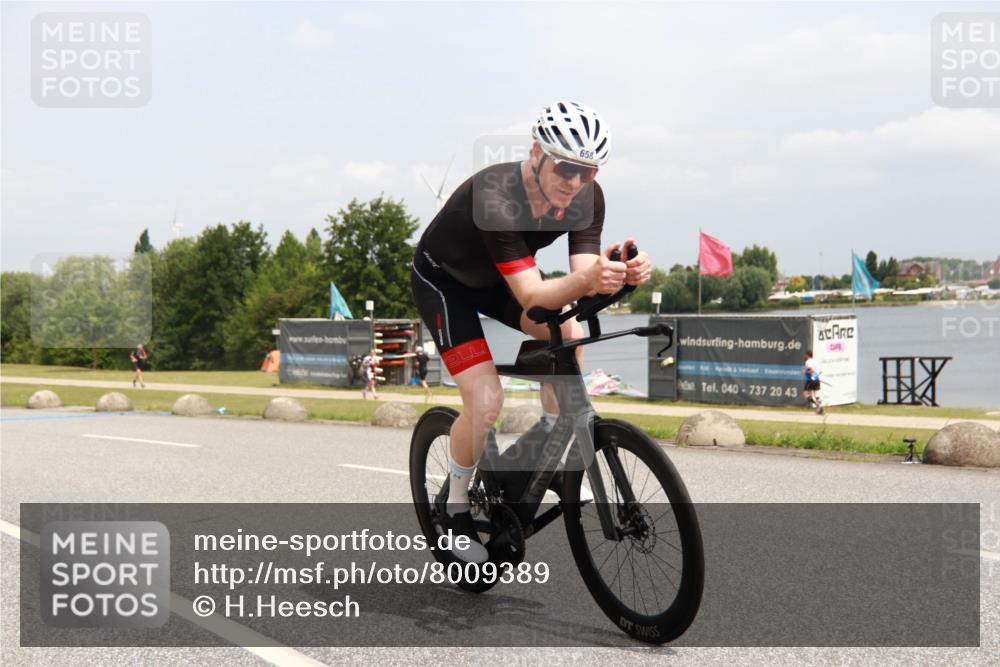 21.06.2025 - 27. Vierlanden-Triathlon H.Heesch http://msf.ph/oto/8009389 15.06.2025 12:24:07 Radfahren 658, 871 meine-sportfotos.de