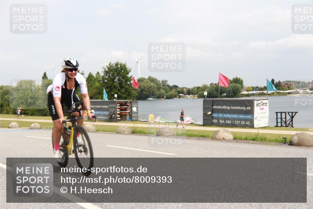 21.06.2025 - 27. Vierlanden-Triathlon H.Heesch http://msf.ph/oto/8009393 15.06.2025 12:24:16 Radfahren 250, 918 meine-sportfotos.de