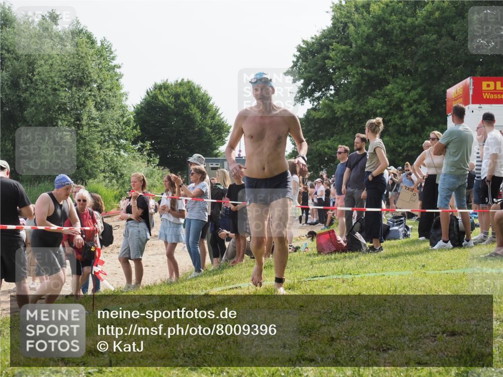 15.06.2025 - 27. Vierlanden-Triathlon KatJ http://msf.ph/oto/8009396 15.06.2025 10:07:36 Schwimmen 374, 379, 391, 414, 468 meine-sportfotos.de