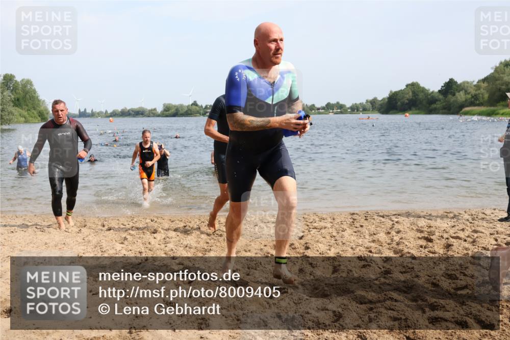 15.06.2025 - 27. Vierlanden-Triathlon Lena Gebhardt http://msf.ph/oto/8009405 15.06.2025 10:06:44 Schwimmen 367, 386, 388, 396, 423, 440, 441, 457 meine-sportfotos.de